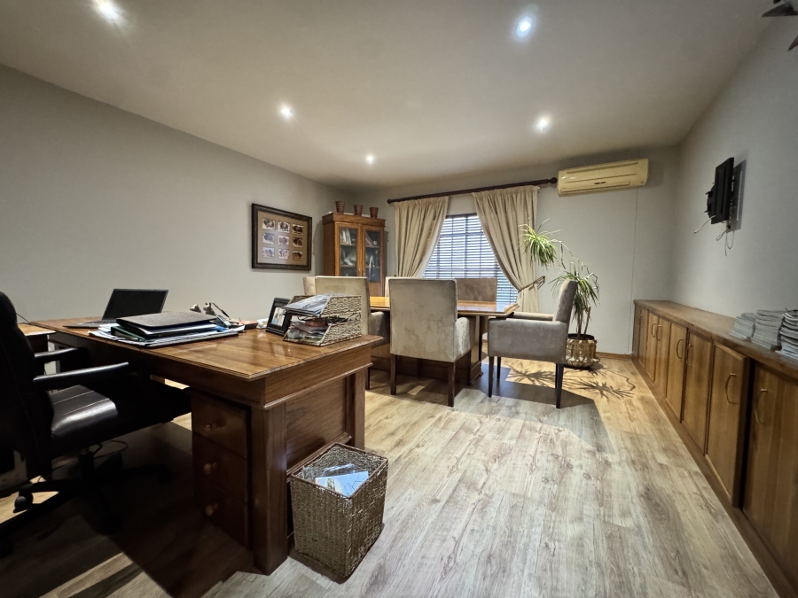 4 Bedroom Property for Sale in Wilkoppies North West